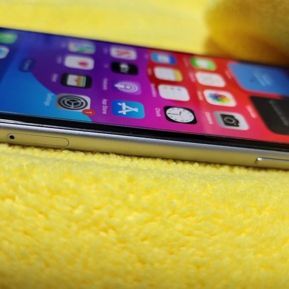 iPhone 11 Pearl White - Picture 8 of 10